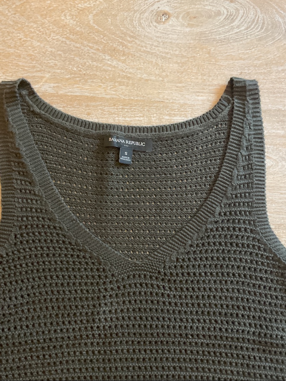 Banana Republic Olive V-Neck Knit Tank - Picture 4 of 11